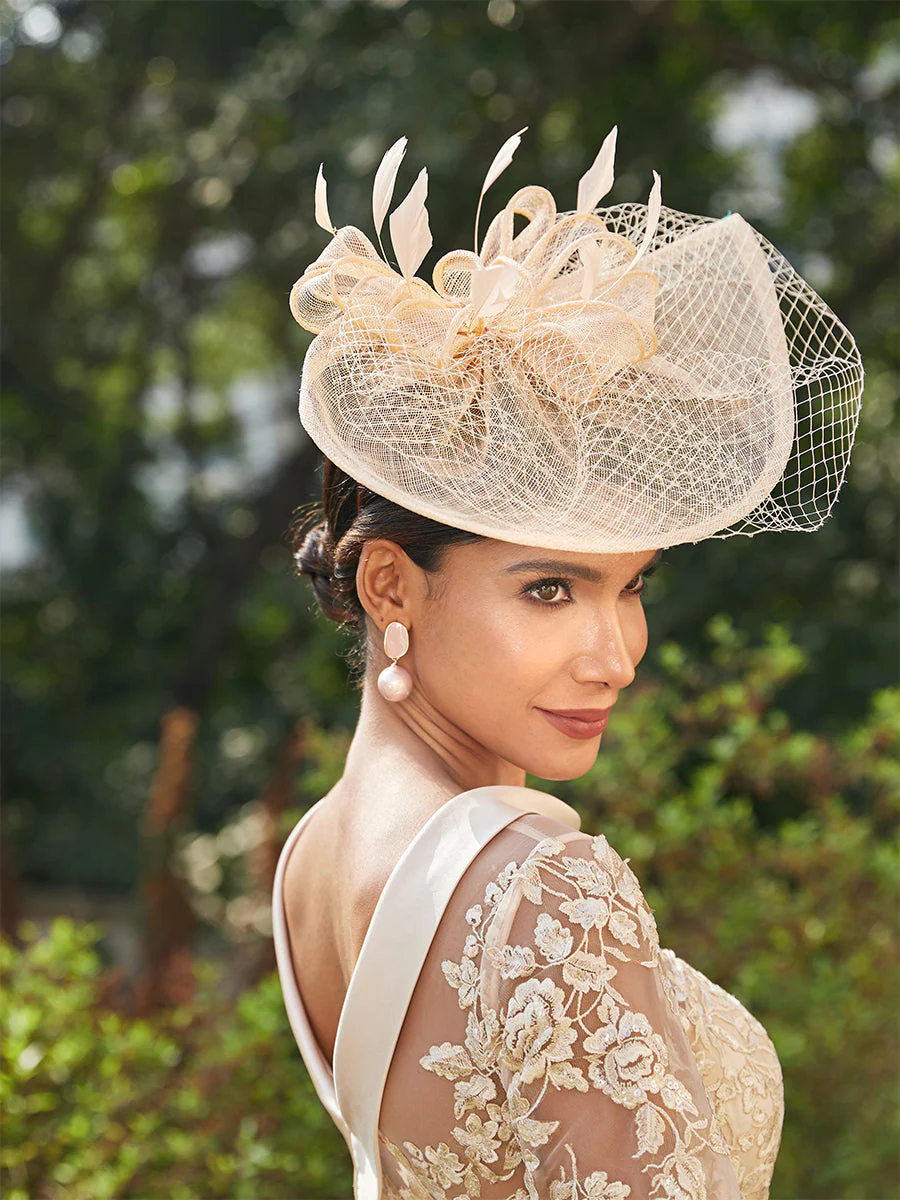 Elegant Tulle Fascinators with Feathers - Image 2