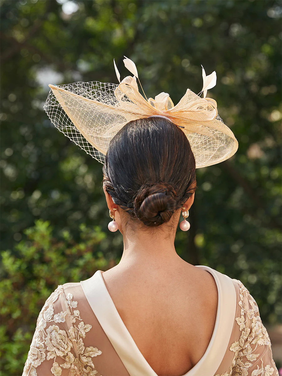 Elegant Tulle Fascinators with Feathers - Image 4