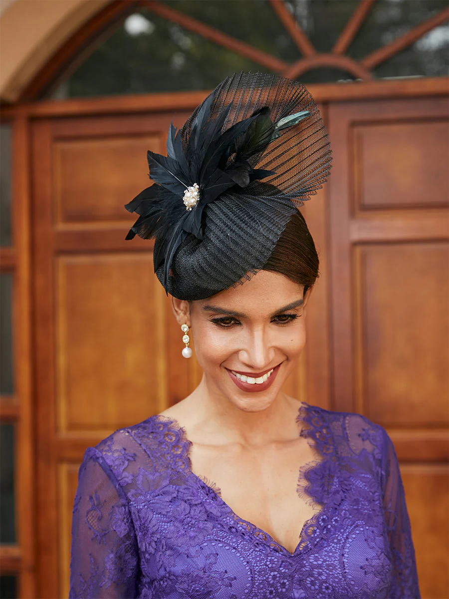 Elegant Tulle Fascinators with Feathers - Image 5