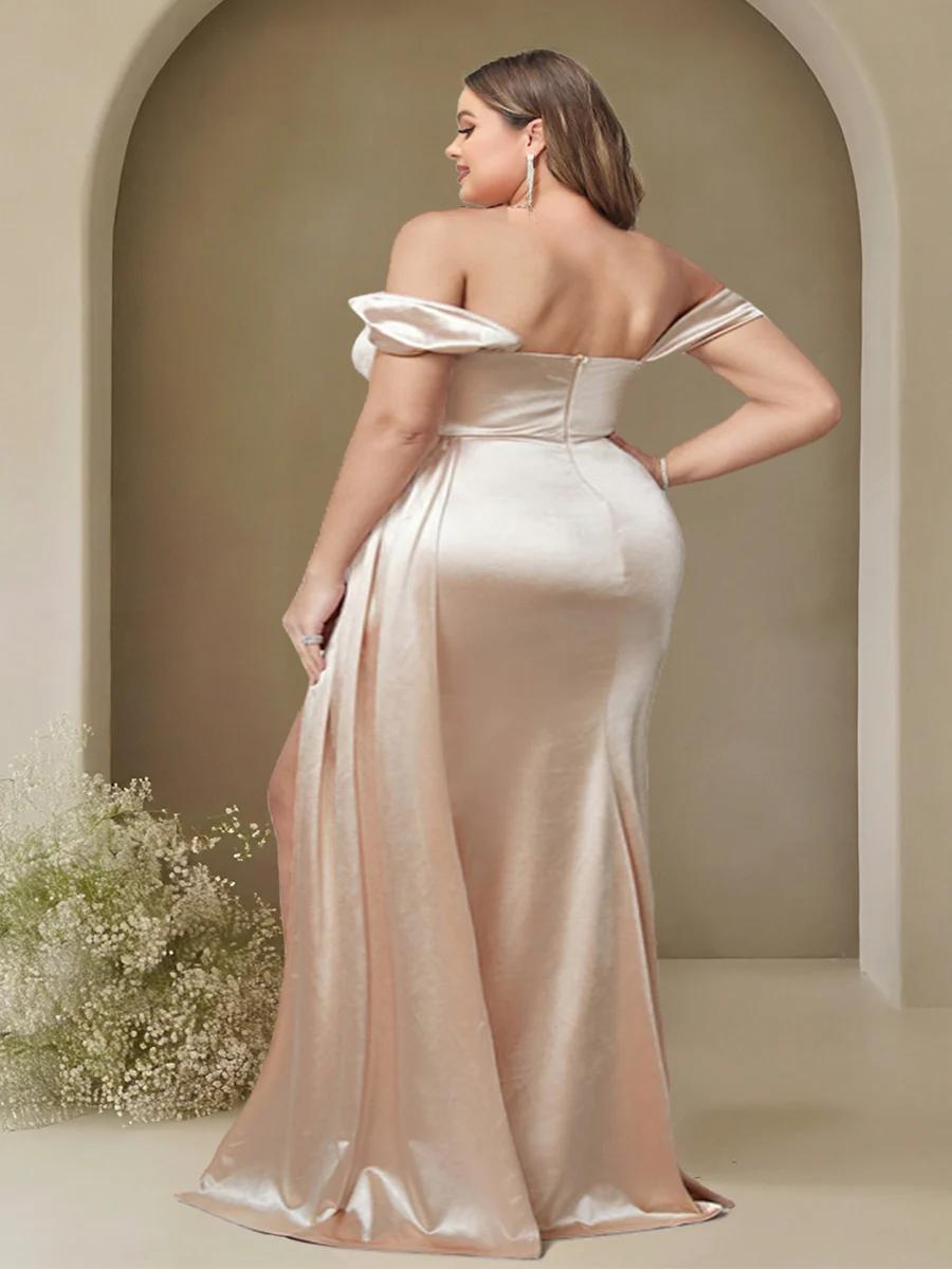 Sheath/Column Off-the-Shoulder Sleeveless Ruched Plus Size Bridesmaid Dresses with Side Slit - Image 2