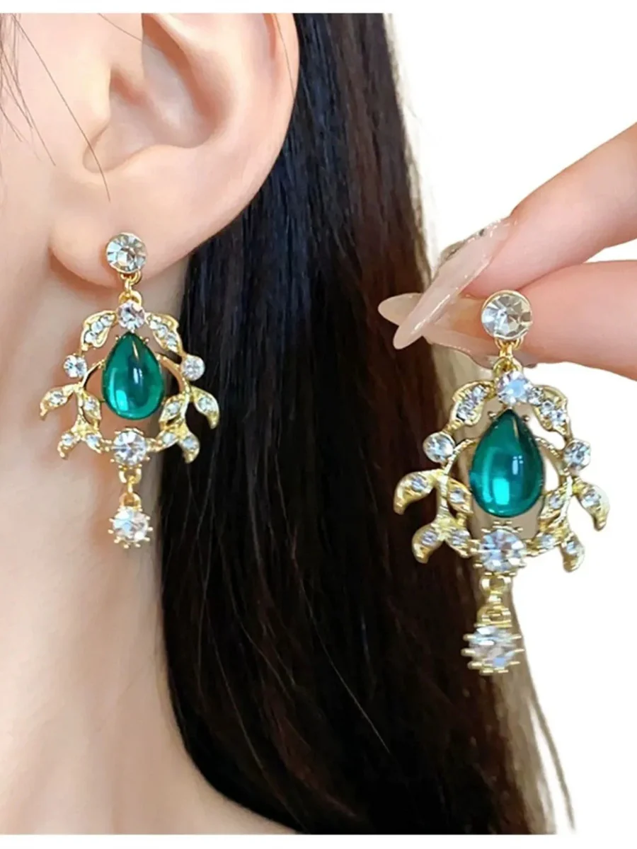 Stylish Necklace Earrinngs Jewelry Set with Delicated Rhinestone - Image 2