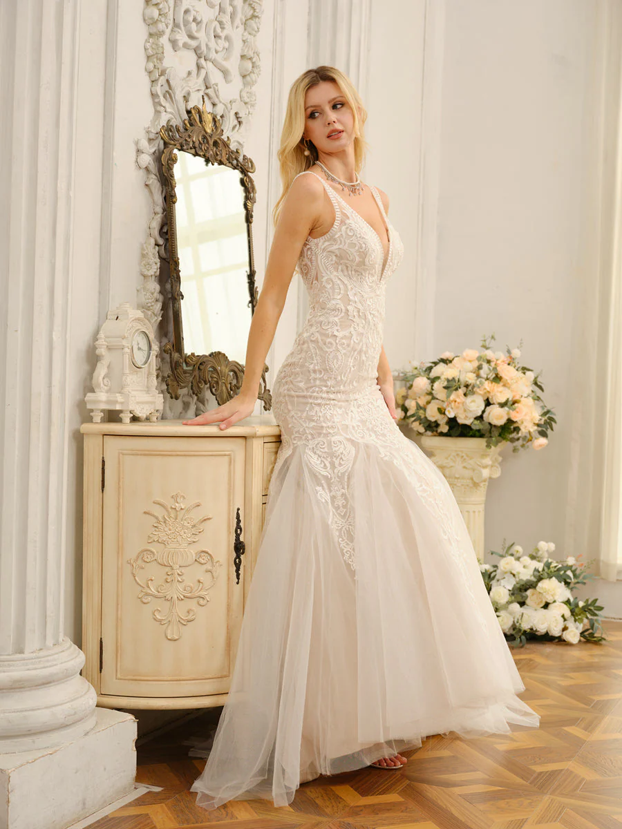 Trumpet/Mermaid V-Neck Sleeveless Long Wedding Dresses with Appliques - Image 6