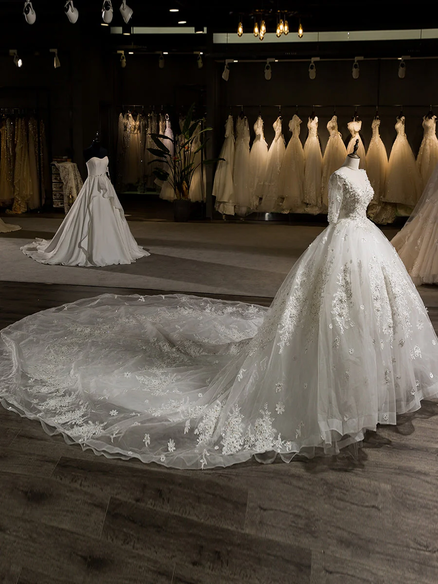 Luxury V-Neck Half Sleeves Tulle Applique With Beading Cathedral Train Ball Gown Wedding Dresses - Image 3