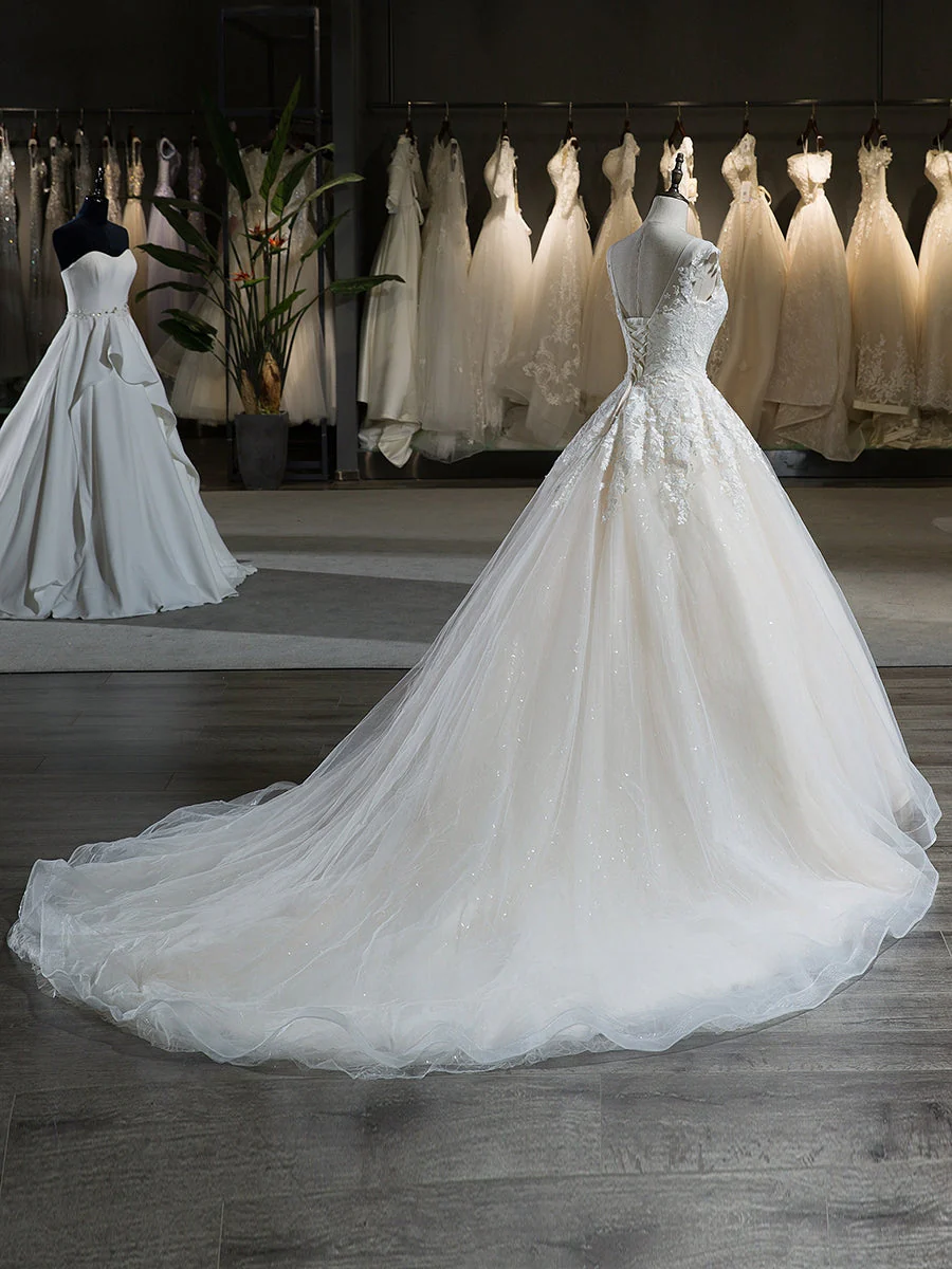 V-Neck Sleeveless Tulle Applique Court Train Ball Gown Wedding Dresses - Image 3
